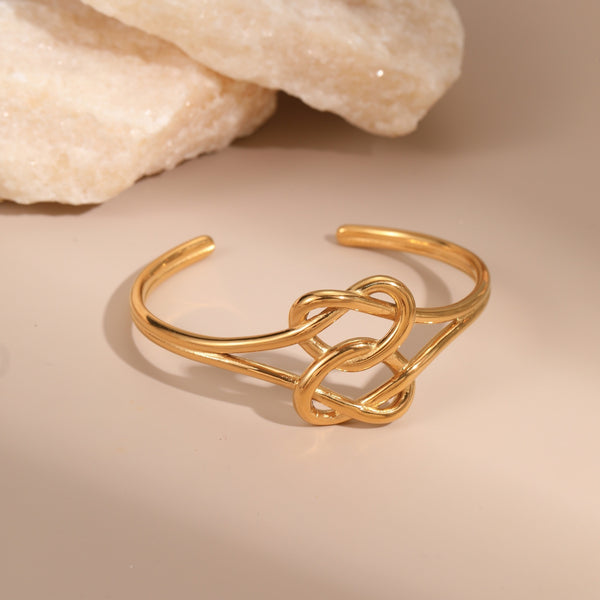 European And American Open Stainless Steel Bracelet 18K Gold Plating Heart-shaped Design Sense